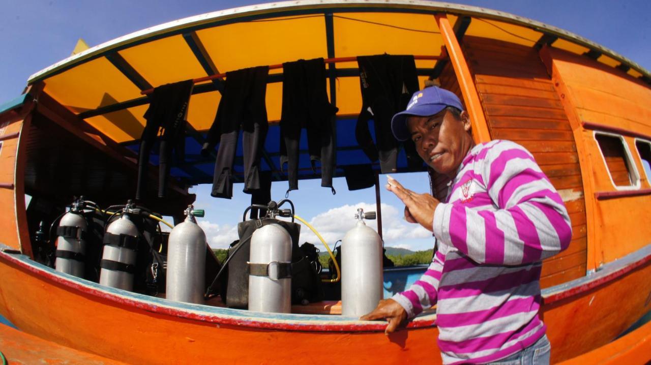 Blue Bay Divers Likupang Bangka Luaran gambar