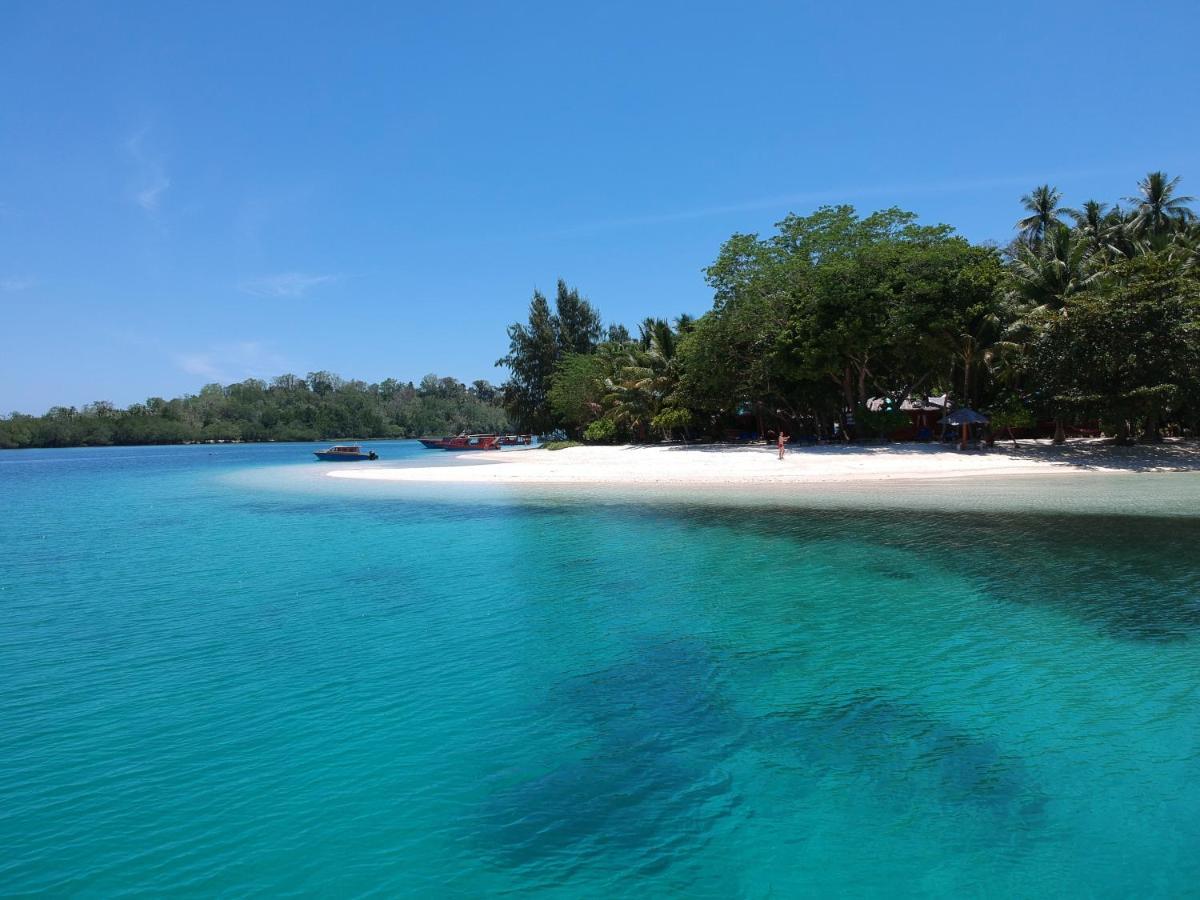 Blue Bay Divers Likupang Bangka Luaran gambar